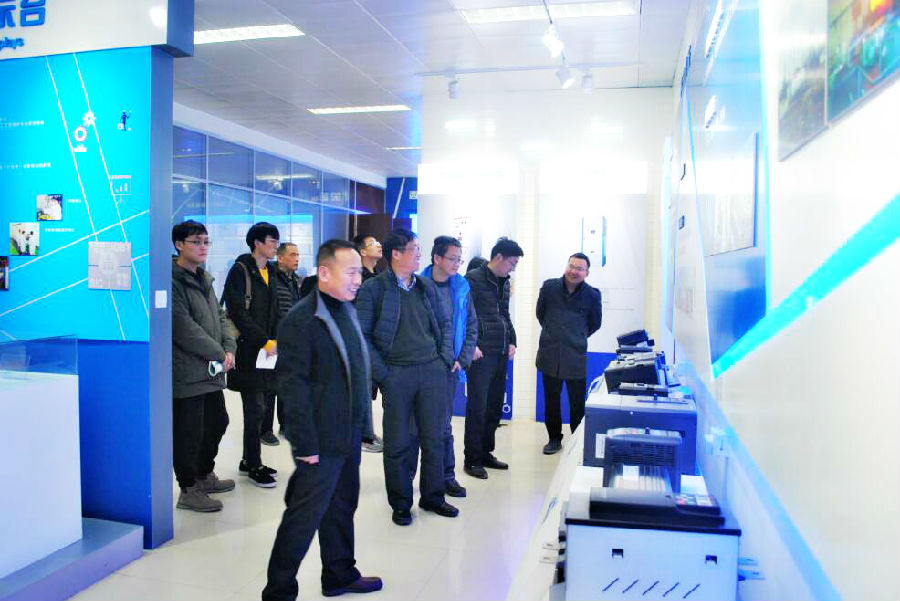 西馳電氣董事長宋濤、總經(jīng)理徐革平陪同