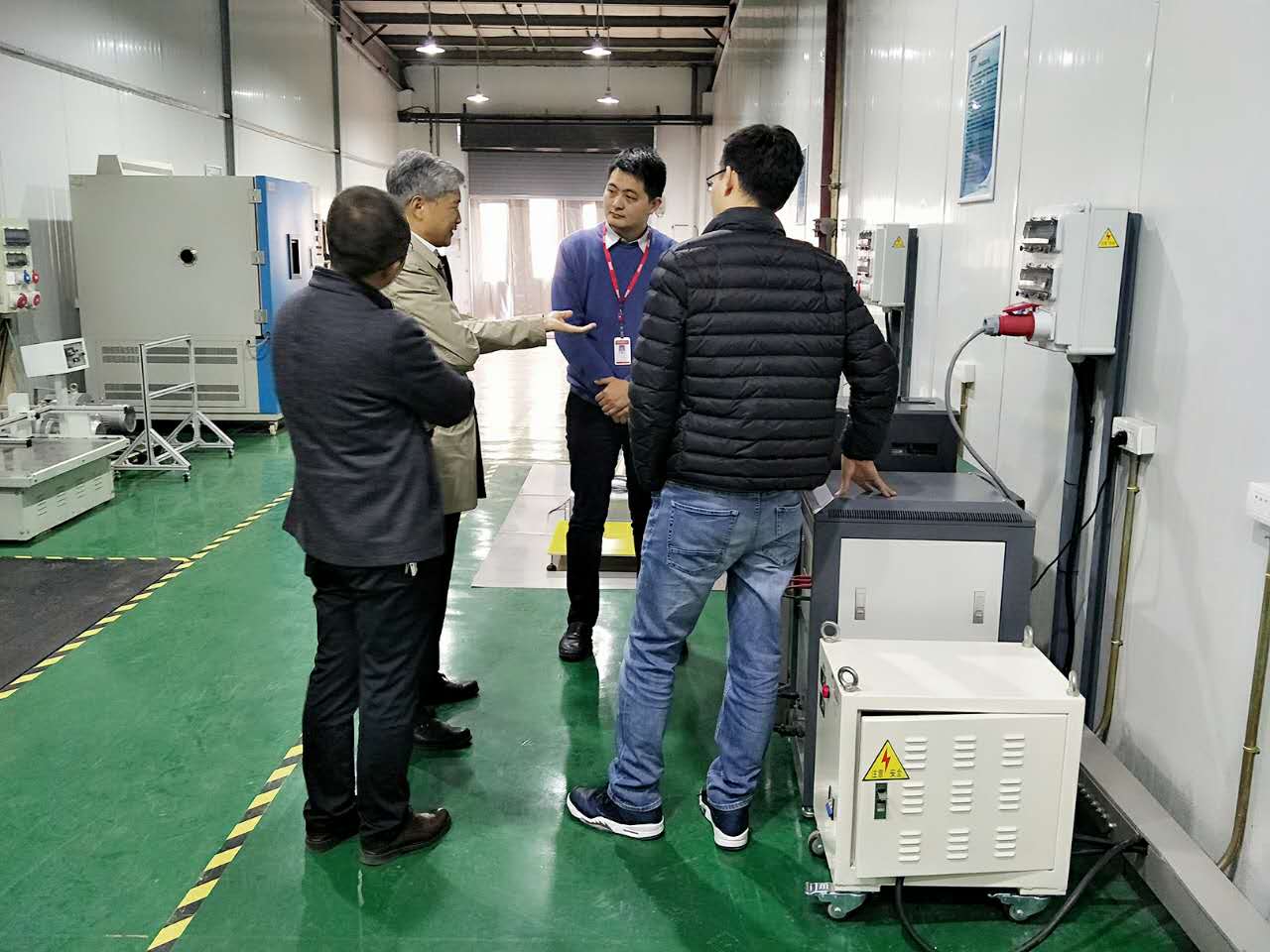 西安理工大鐘彥儒教授蒞臨集團(tuán)研發(fā)中心考察指導(dǎo)(圖3) 西安理工大鐘彥儒教授蒞臨集團(tuán)研發(fā)中心考察指導(dǎo)(圖3)