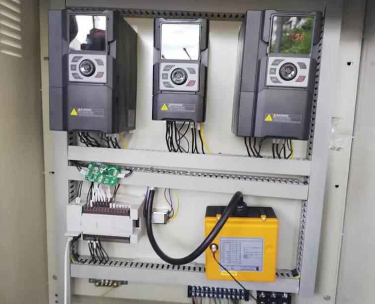 XFC500在鋼筋滾籠機(jī)上應(yīng)用(圖2) XFC500在鋼筋滾籠機(jī)上應(yīng)用(圖2)