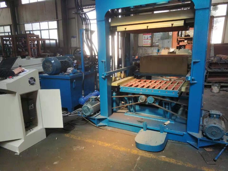 XFC550在制磚機(jī)械上應(yīng)用(圖3) XFC550在制磚機(jī)械上應(yīng)用(圖3)