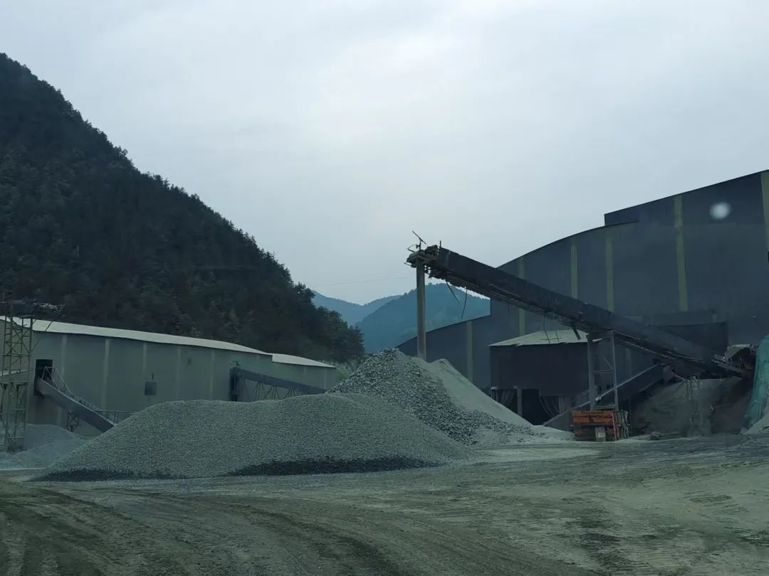 西馳電氣服務(wù)中國(guó)能建葛洲壩易普力公司—砂石骨料項(xiàng)目(圖2) 西馳電氣服務(wù)中國(guó)能建葛洲壩易普力公司—砂石骨料項(xiàng)目(圖2)