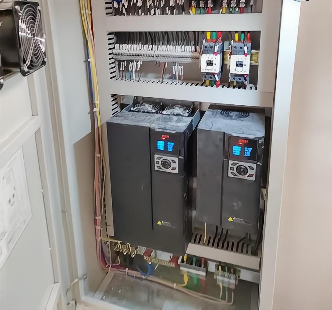 XFC系列變頻器在商場(chǎng)中的應(yīng)用(圖2)